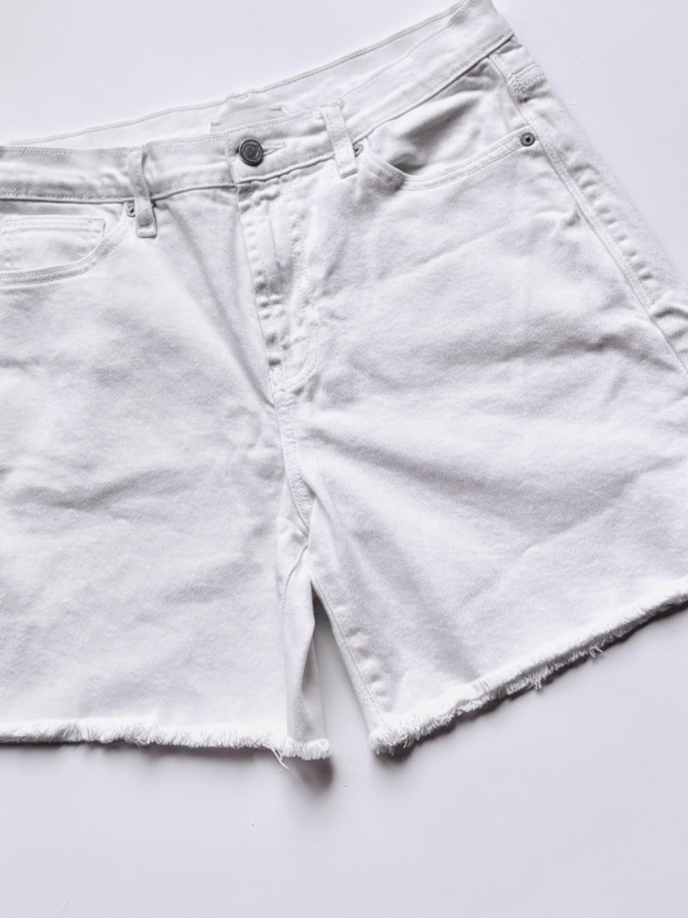 Habitual Women’s 28” White “Skylar” Raw Hem Cutoff Denim Shorts